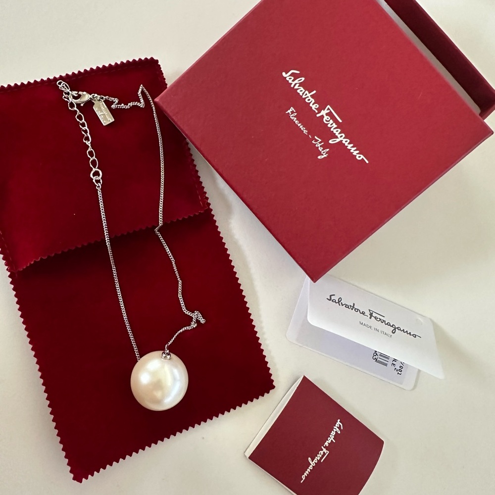 NWT Salvatore Ferragamo necklace
